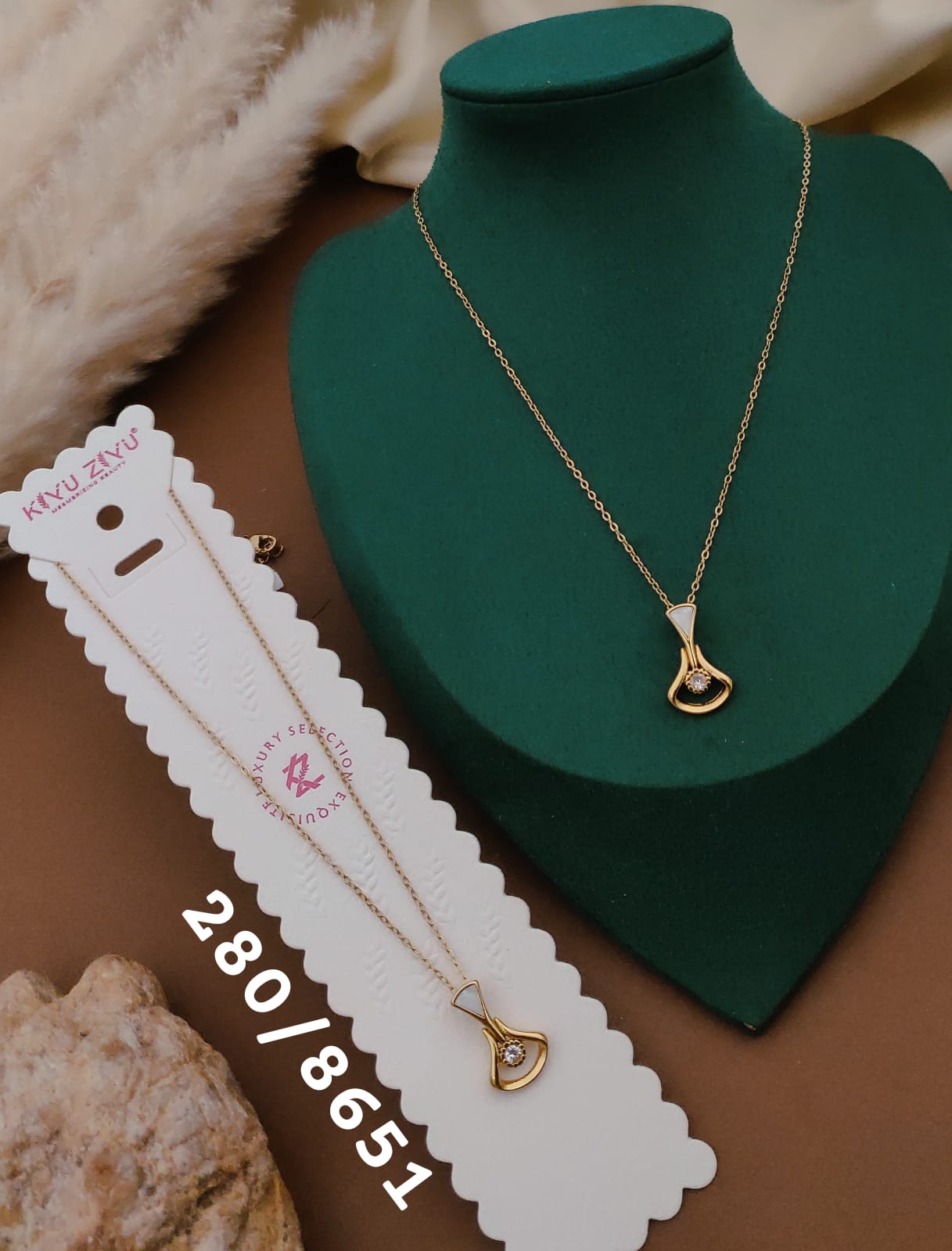Anti-Tarnish Crystal Teardrop Pendant Necklace – Gold Finish