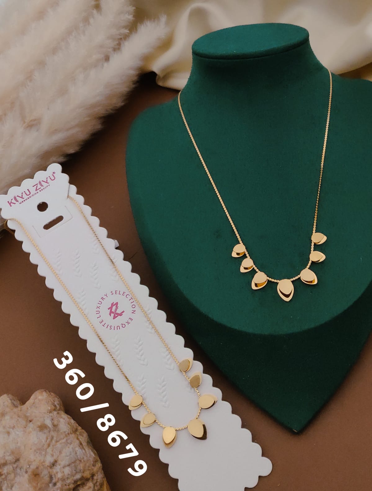 Anti-Tarnish Leaf Drop Necklace – Gold Finish
