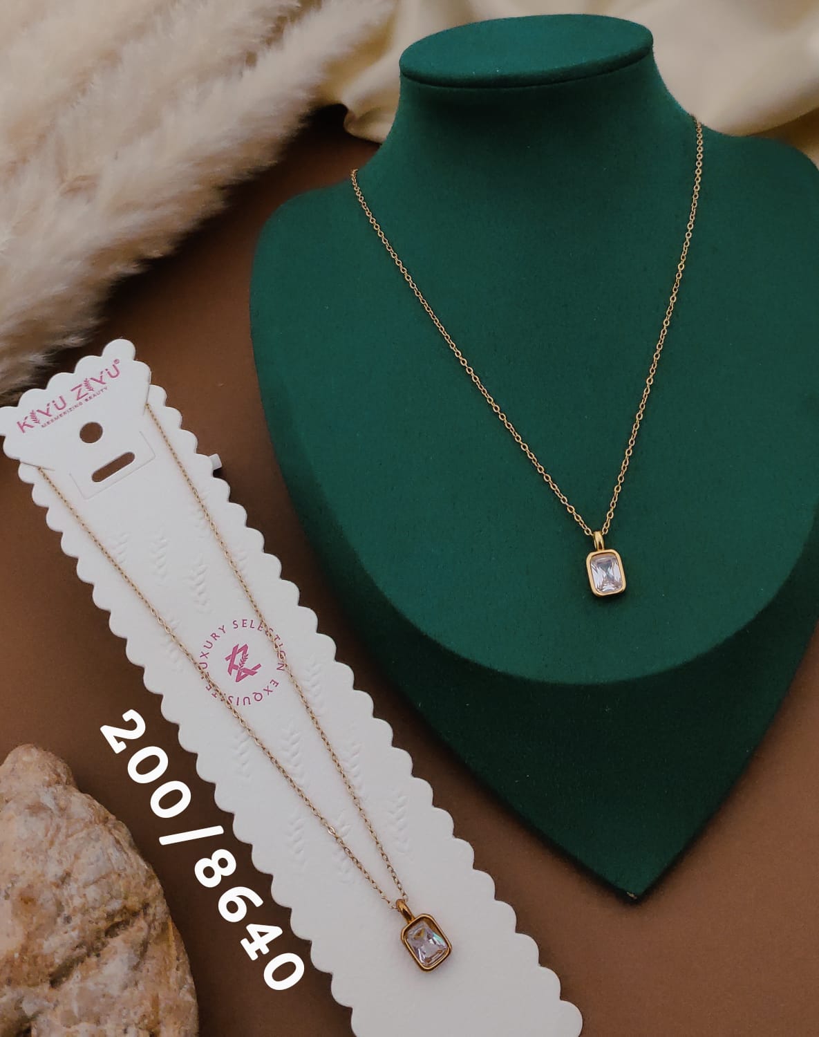 Anti-Tarnish Crystal Solitaire Pendant Necklace – Gold Finish