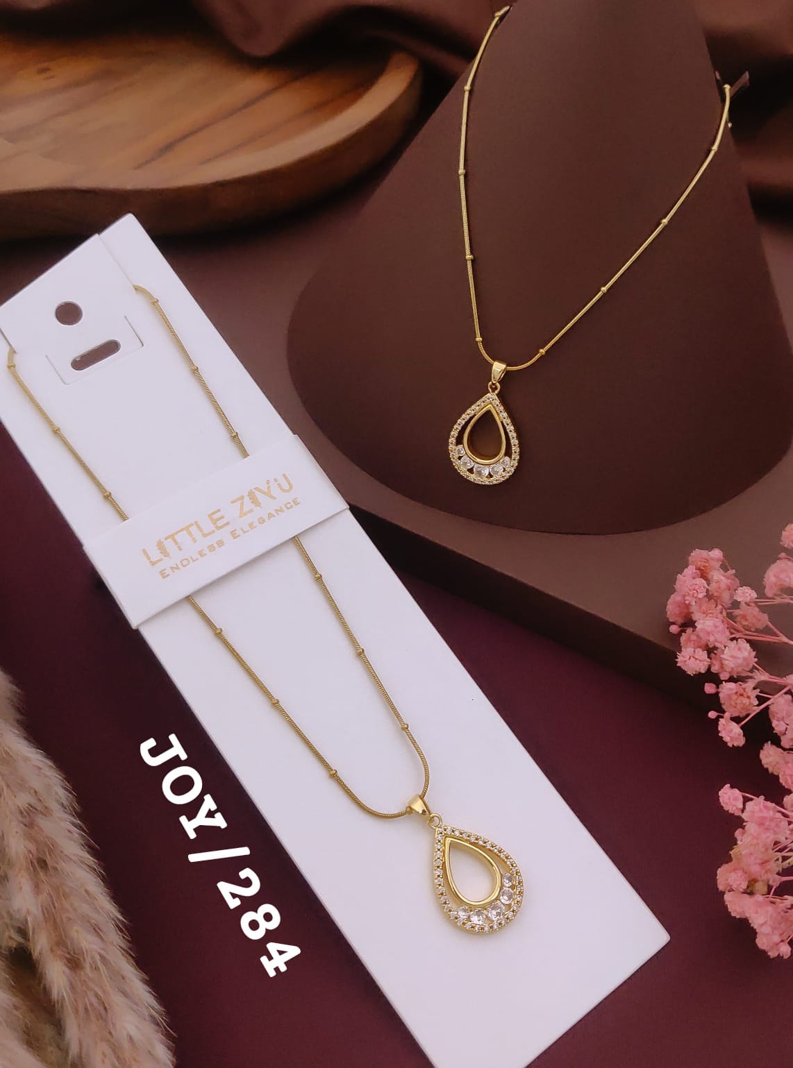 Elegant Teardrop Crystal Pendant Necklace
