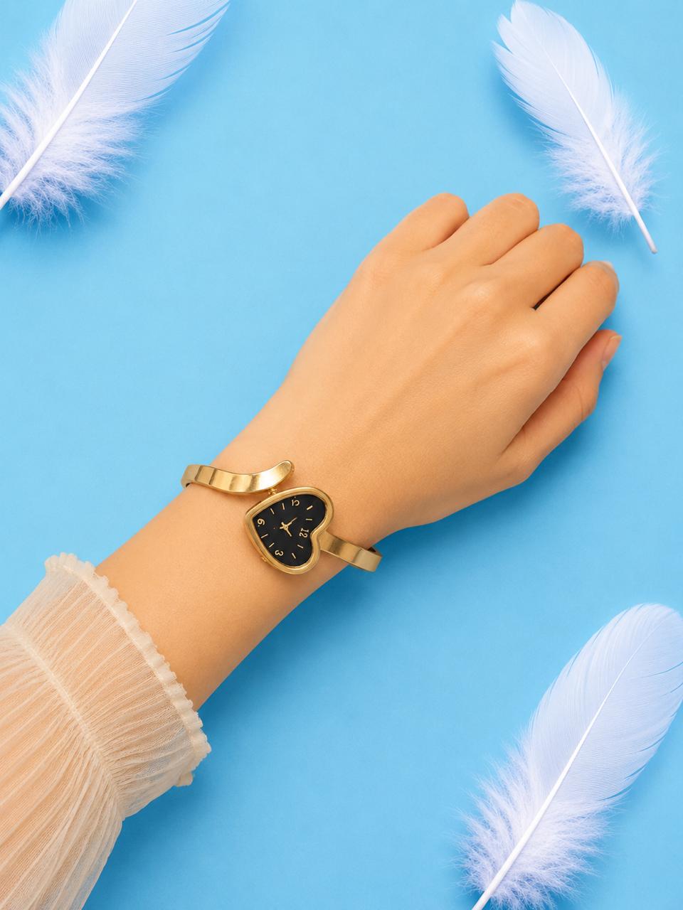 Elegant Heart Dial Gold-Tone Bangle Dummy Watch