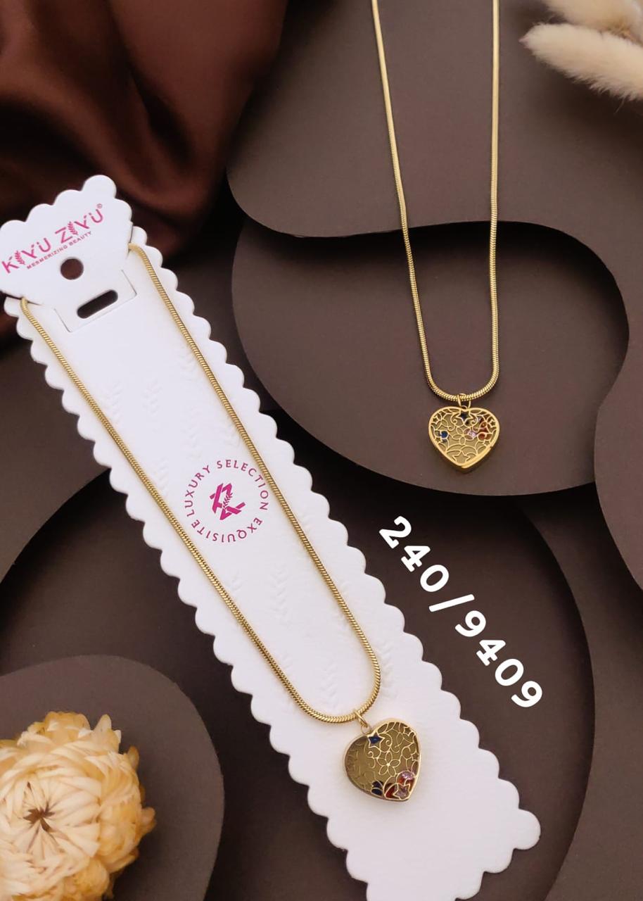 Elegant Heart Filigree Gold-Tone Necklace