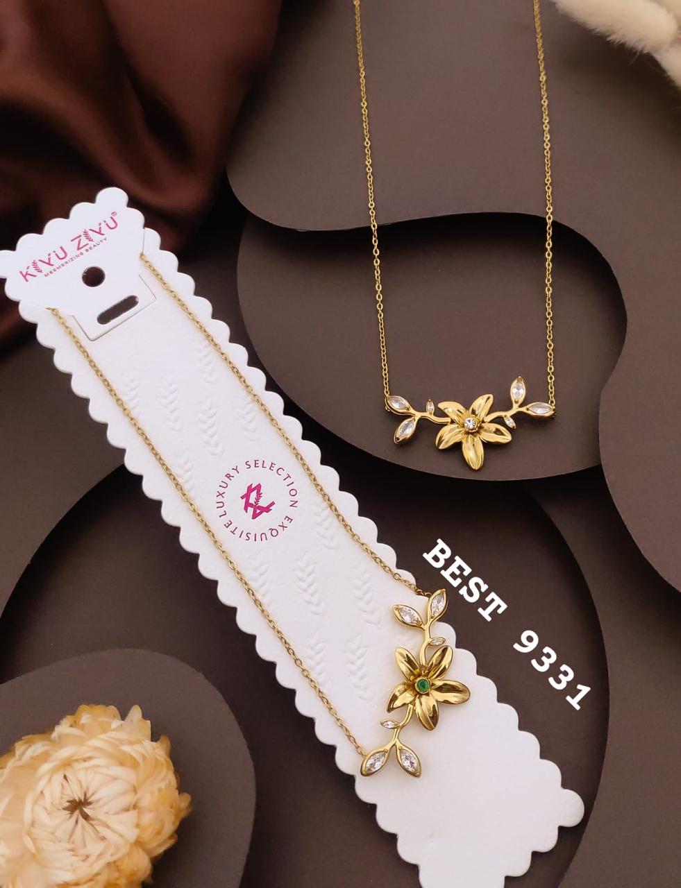 Elegant Floral Crystal Pendant Necklace