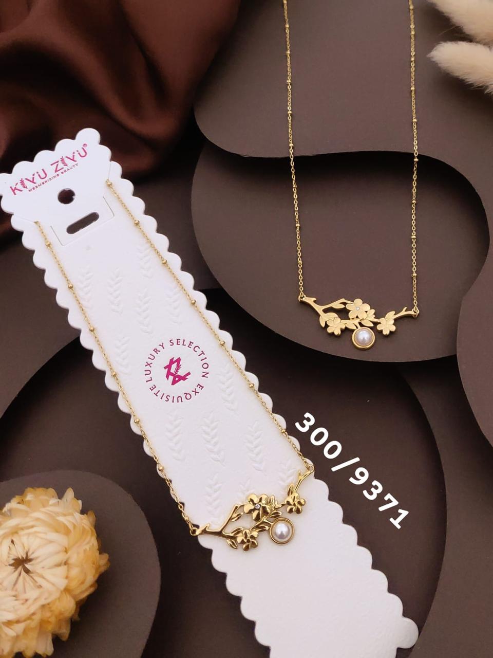 Elegant Floral Pearl Pendant Necklace