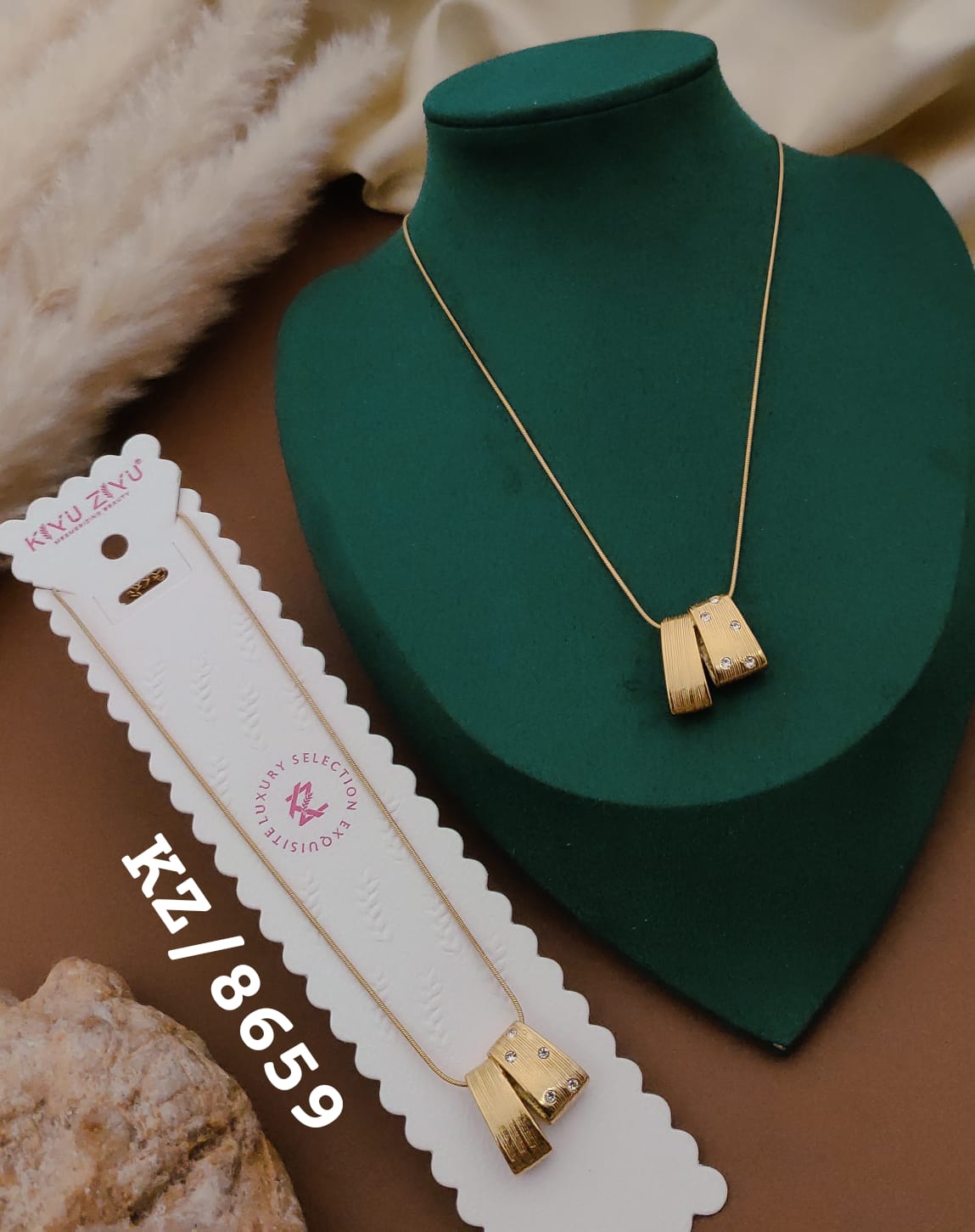 Anti-Tarnish Textured Geometric Pendant Necklace – Gold Finish