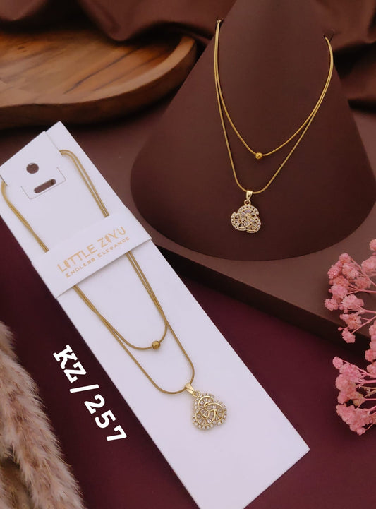 Elegant Interlocking Loop Pendant Necklace
