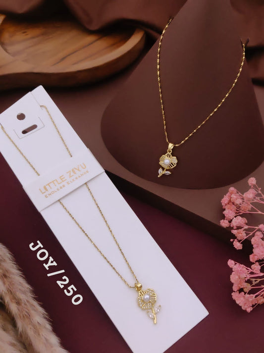 Elegant Pearl Floral Pendant Necklace