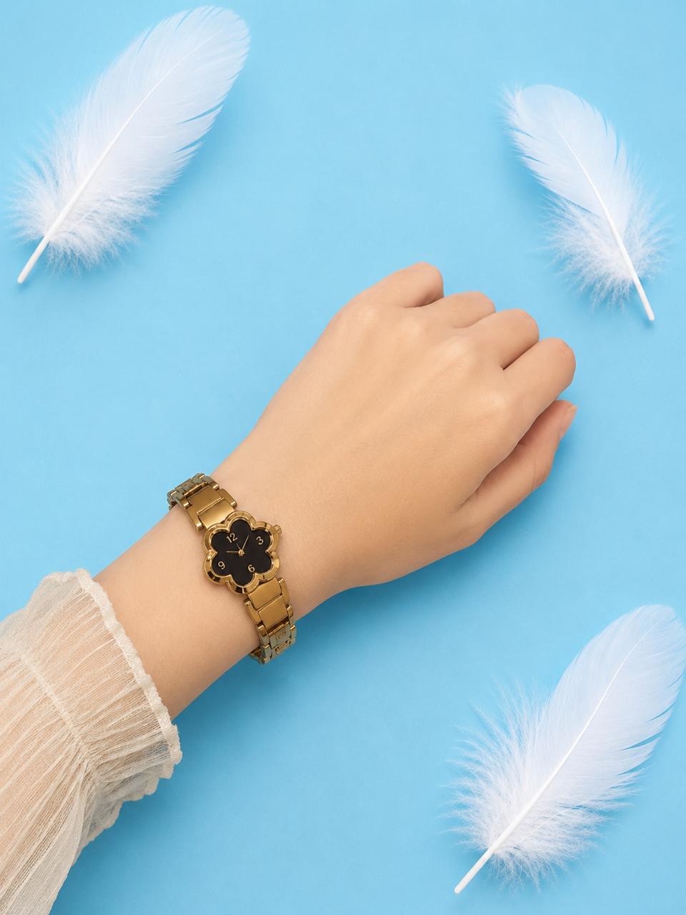 Elegant Floral Dial Gold-Tone Bracelet Dummy Watch
