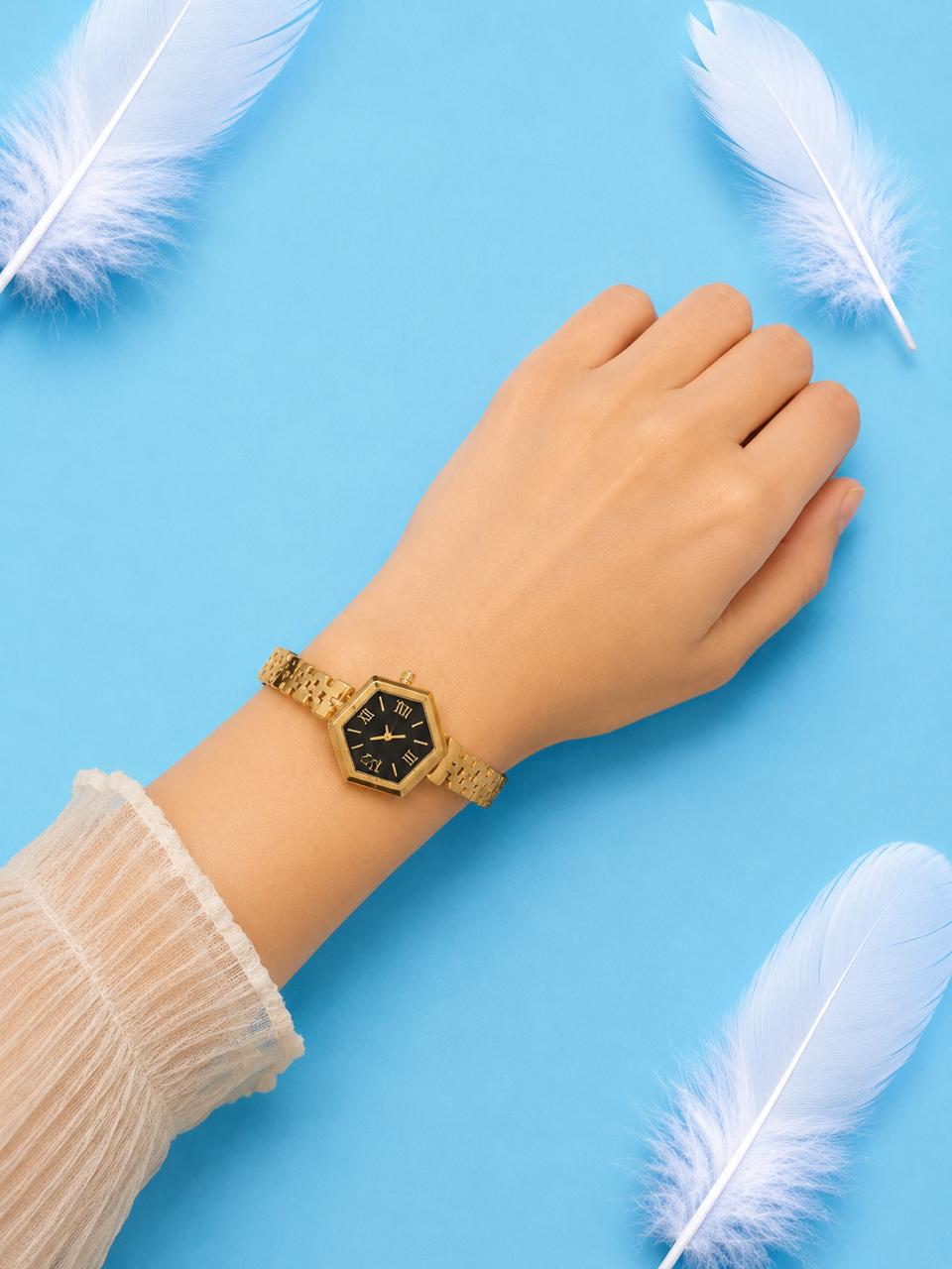 Elegant Hexagon Dial Gold-Tone Bracelet Dummy Watch