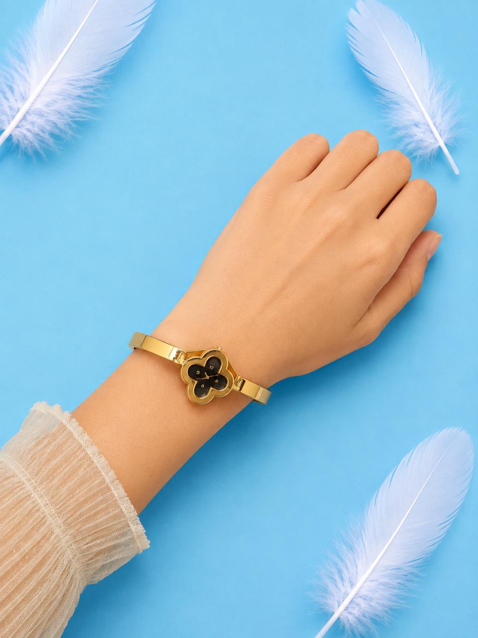 Elegant Clover Flower Dial Gold-Tone Bangle Dummy Watch