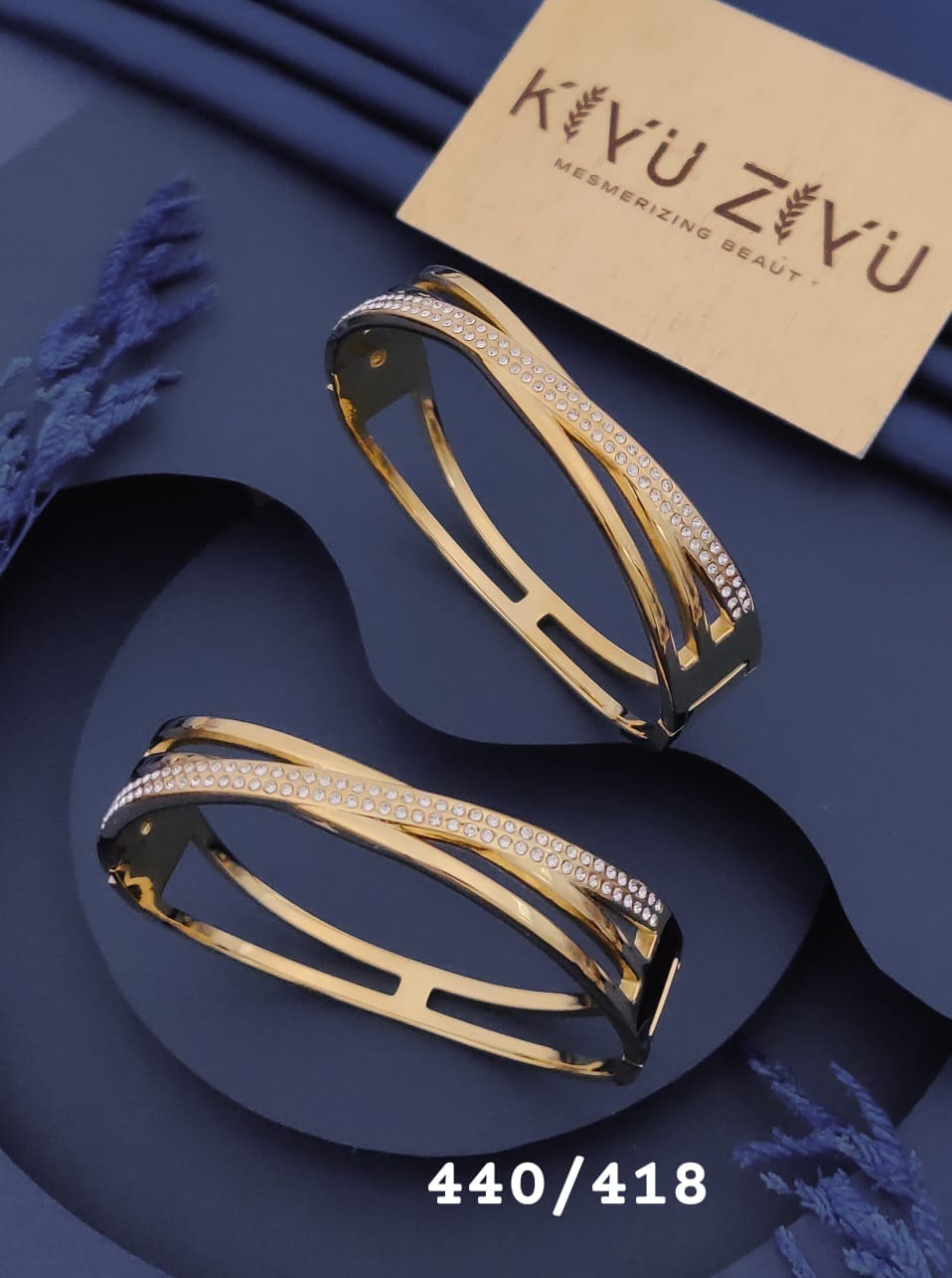 Crystal Curve Gold Openable Bracelet