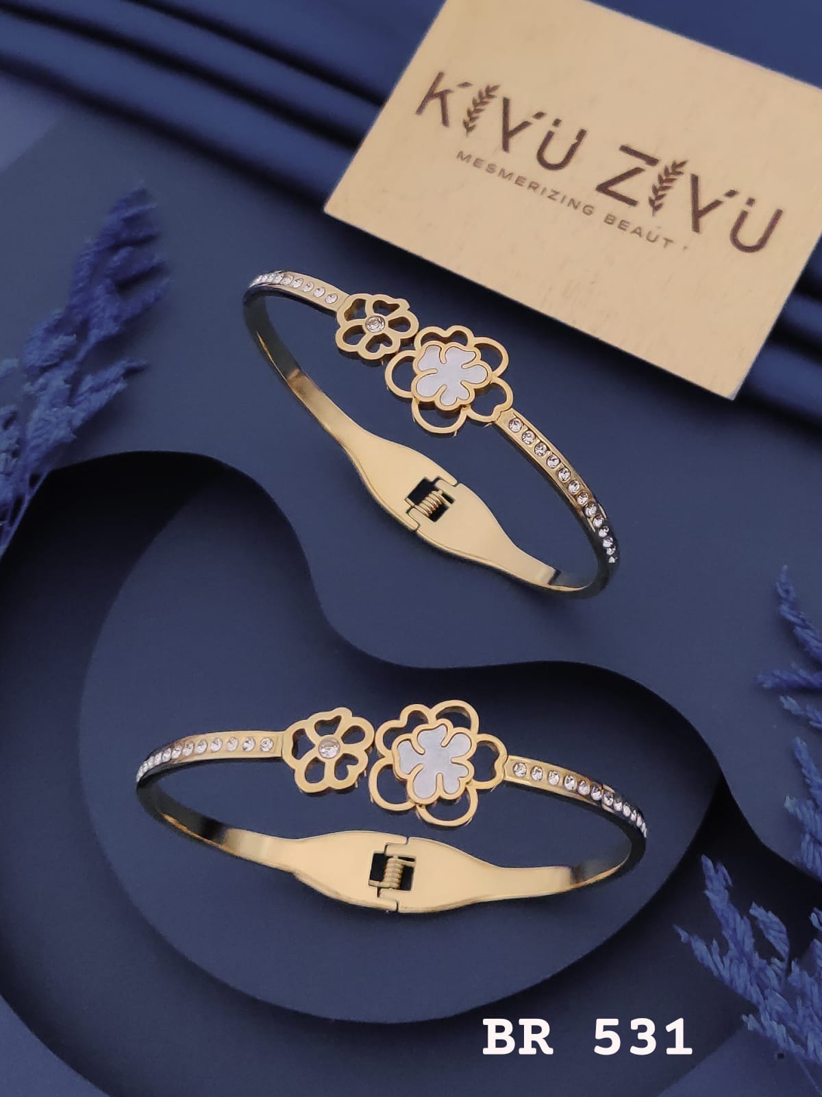 Bloom Crystal Gold Openable Bracelet