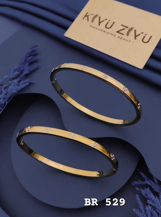 Minimal Crystal Accent Gold Openable Bracelet