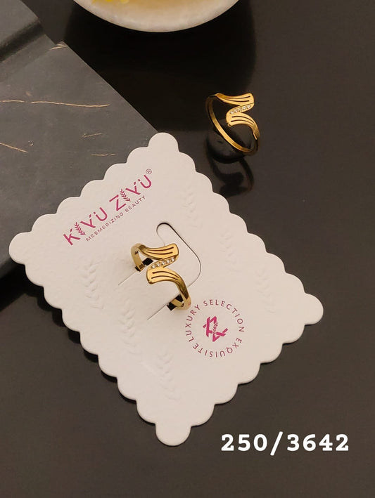 Elegant Gold-Tone Wave Design Crystal Ring