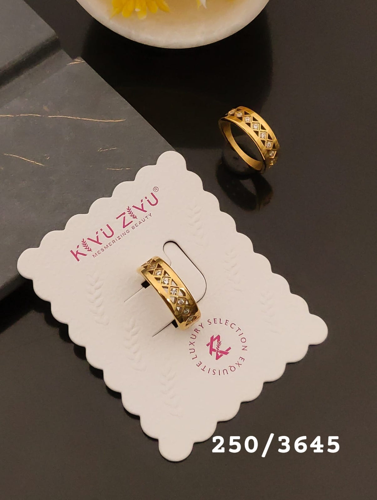 Elegant Geometric Crystal Gold-Tone Band Ring