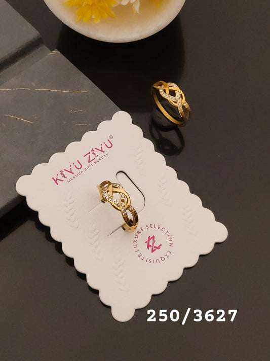 Elegant Gold-Tone Interwoven Crystal Ring