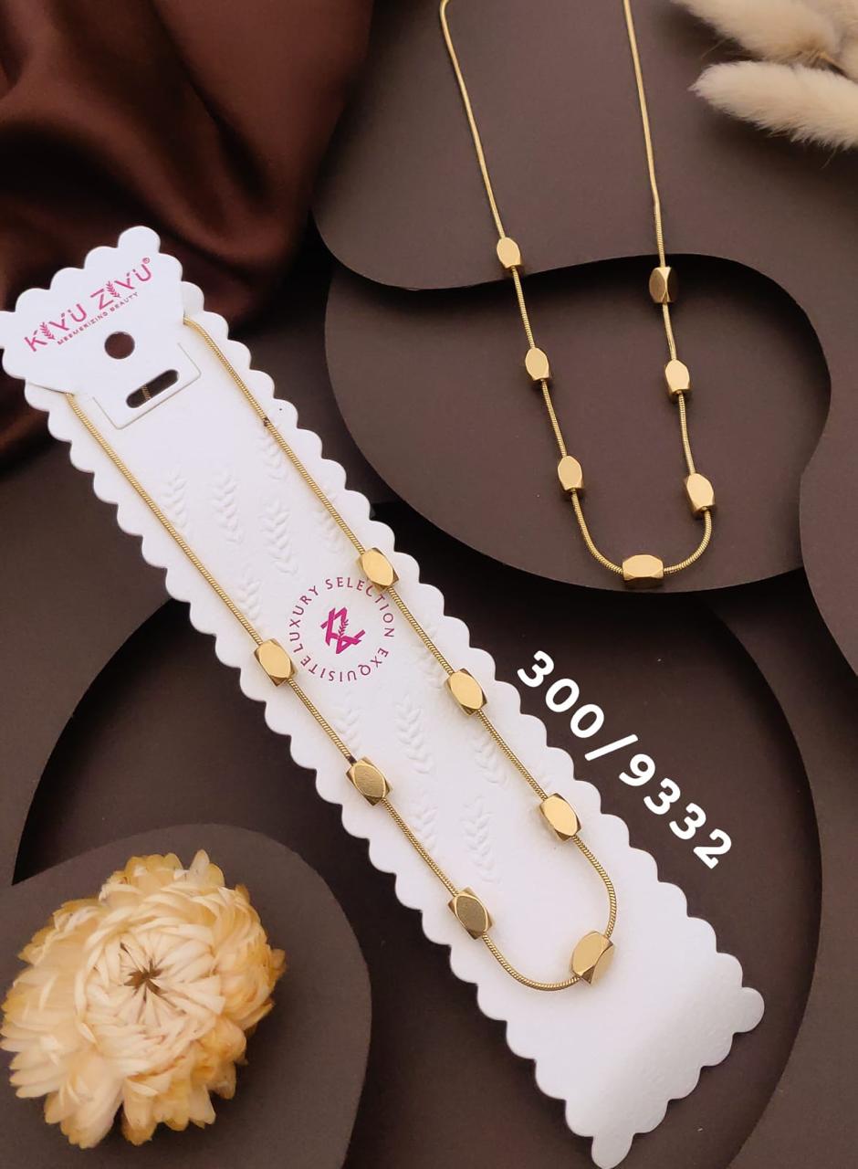Elegant Gold-Tone Geometric Bead Necklace